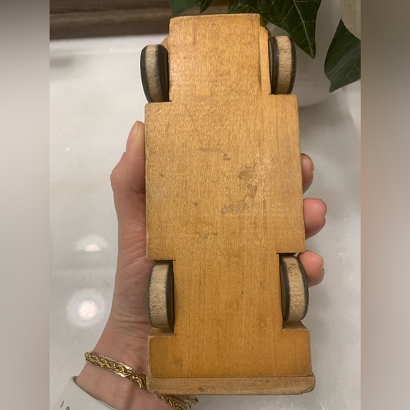 Vintage/Retro Solid Wood Car with Working Wooden Wheels - Picture 3 of 6